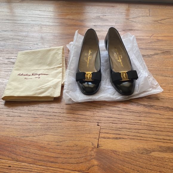 Salvatore Ferragamo Black Leather size 5 - Picture 3 of 11